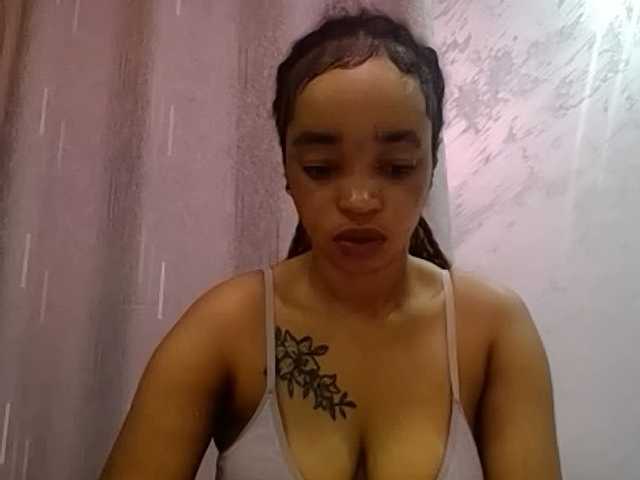 Jean022 live cam on BongaCams