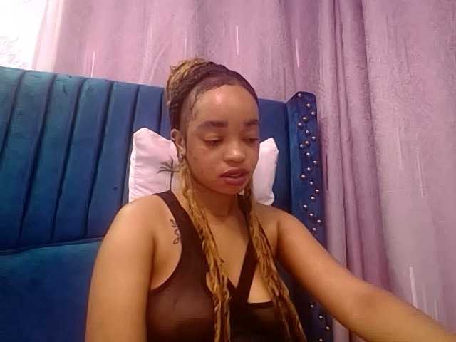 Jean022 live cam on BongaCams