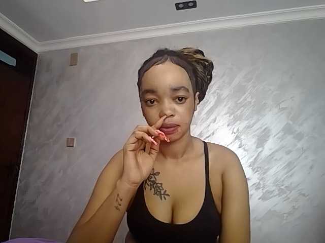 Jean022, live now on BongaCams