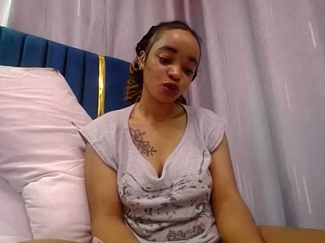 Jean022 live cam on BongaCams