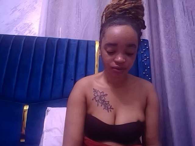 Jean022 live cam on BongaCams