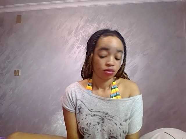 Jean022 — live female cam