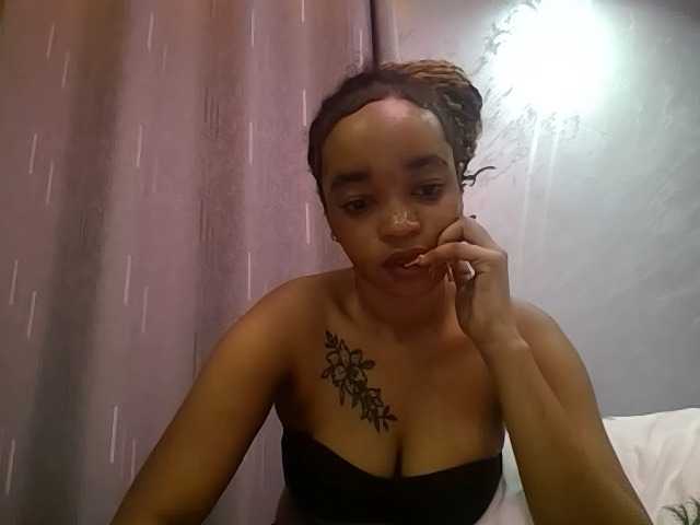 Jean022 live cam on BongaCams