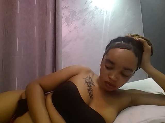 Jean022 live cam on BongaCams