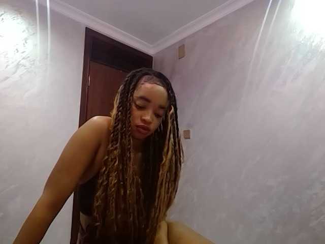 Jean022 live cam on BongaCams