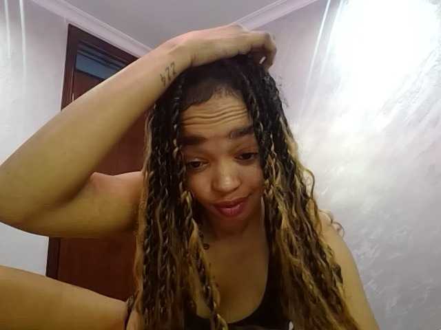 Jean022 live cam on BongaCams