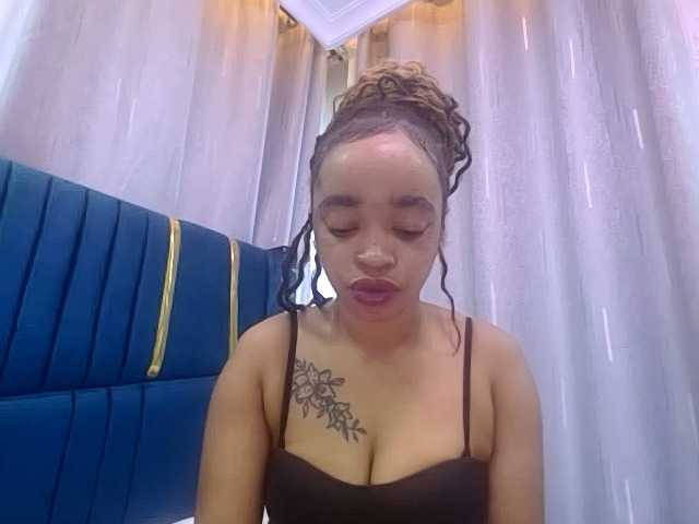 Jean022 live cam on BongaCams