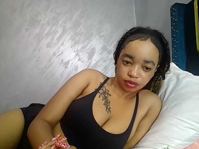 Jean022, live now on BongaCams