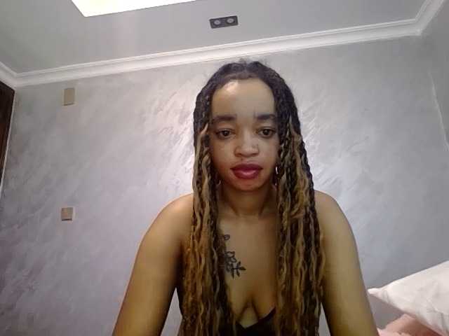 Jean022 live cam on BongaCams