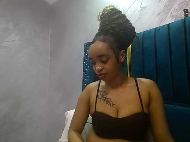 Jean022 live cam on BongaCams