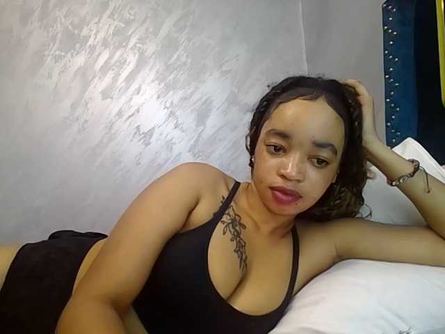 Jean022, live now on BongaCams