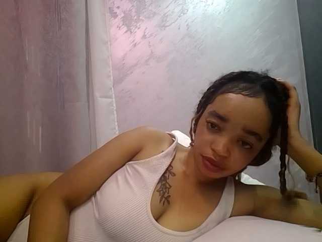 Jean022 live cam on BongaCams