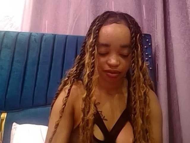 Jean022 live cam on BongaCams