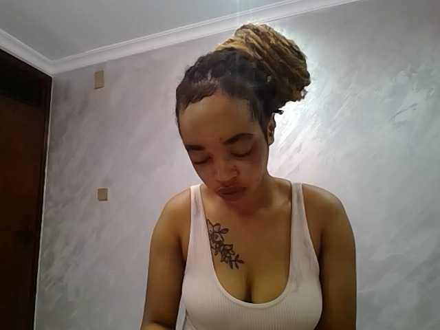 Jean022 live cam on BongaCams