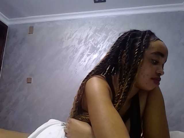 Jean022 live cam on BongaCams