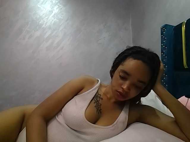 Jean022 live cam on BongaCams