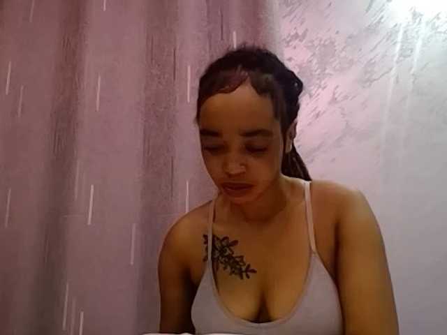 Jean022 live cam on BongaCams