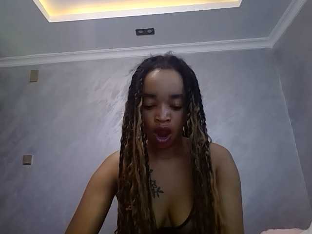 Jean022 live cam on BongaCams