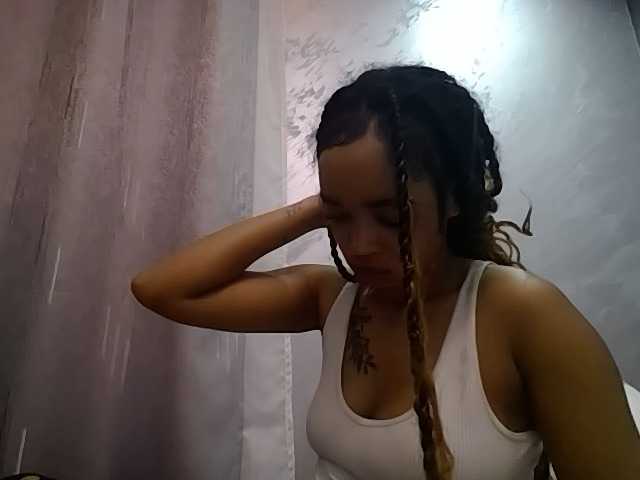 Jean022 live cam on BongaCams