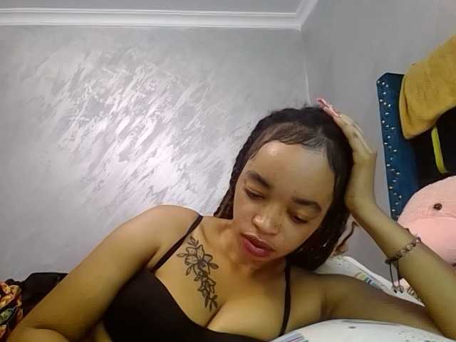 Jean022, live now on BongaCams