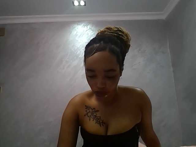 Jean022 live cam on BongaCams