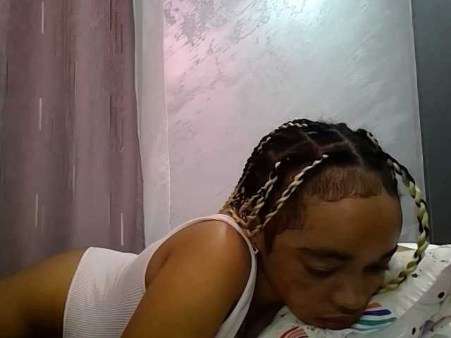 Jean022 live cam on BongaCams
