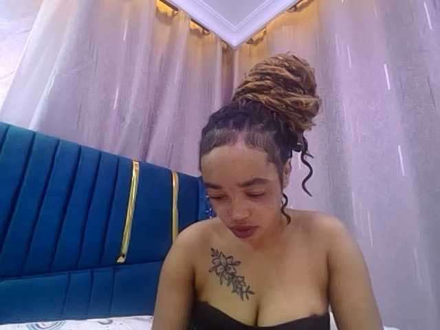 Jean022 live cam on BongaCams