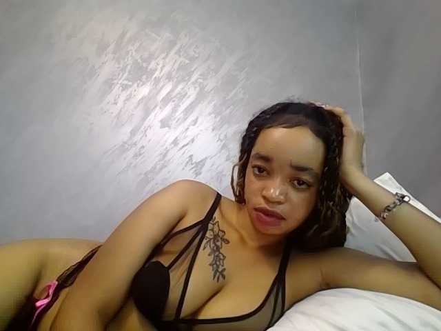 Jean022 live cam on BongaCams