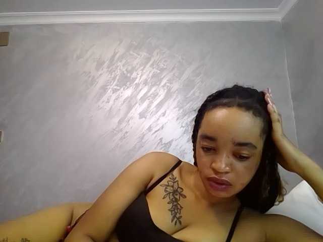 Jean022 live cam on BongaCams