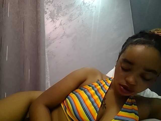 Jean022, live now on BongaCams