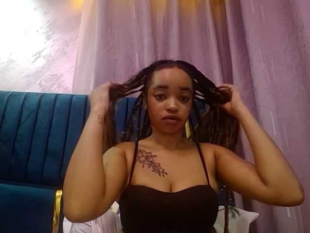 Jean022 live cam on BongaCams