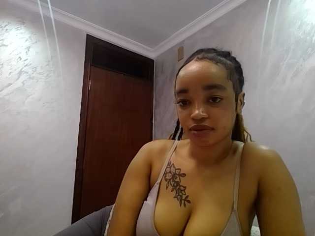 Jean022 live cam on BongaCams