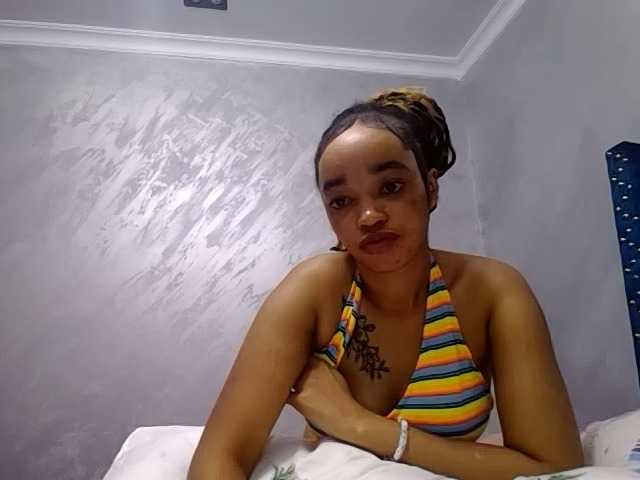 Jean022 live cam on BongaCams
