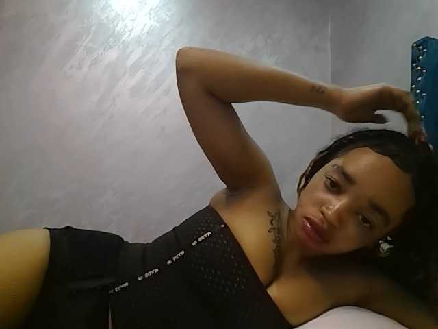 Jean022 live cam on BongaCams