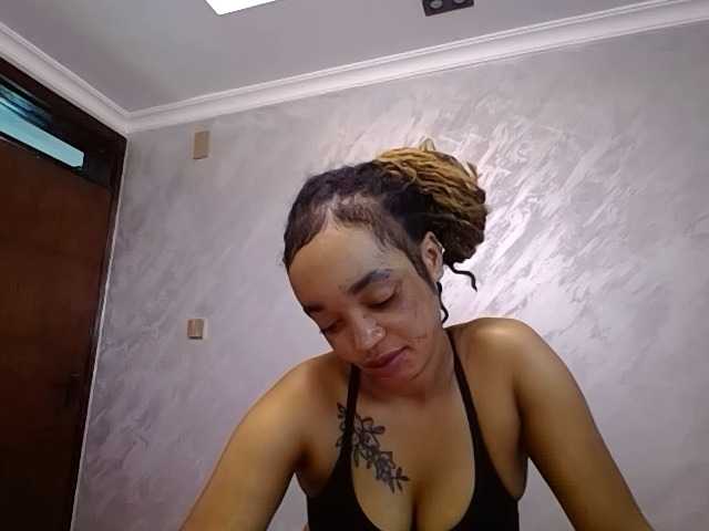 Jean022 live cam on BongaCams