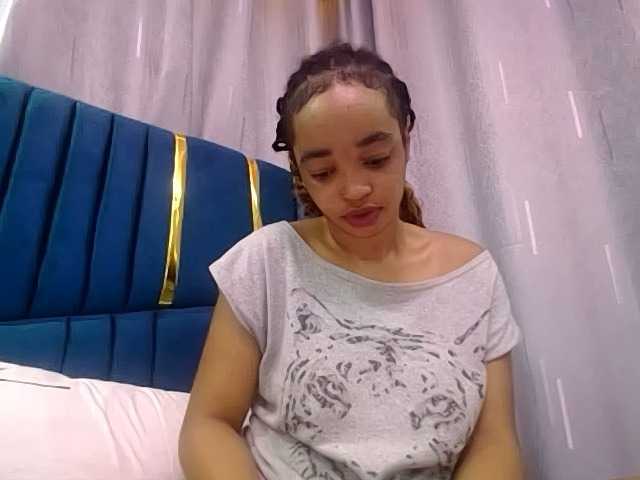 Jean022 live cam on BongaCams