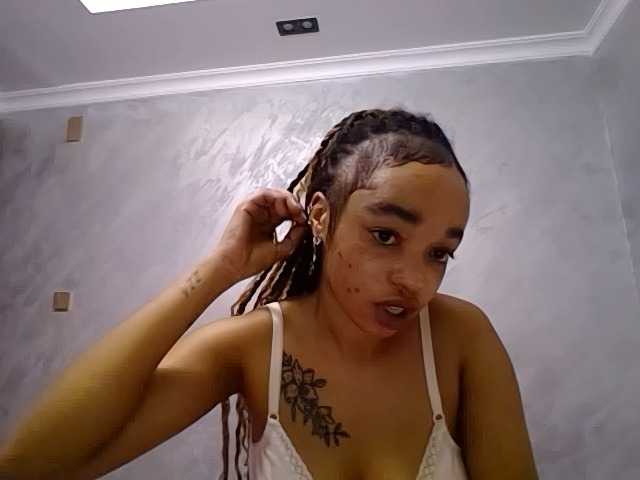 Jean022 — live female cam