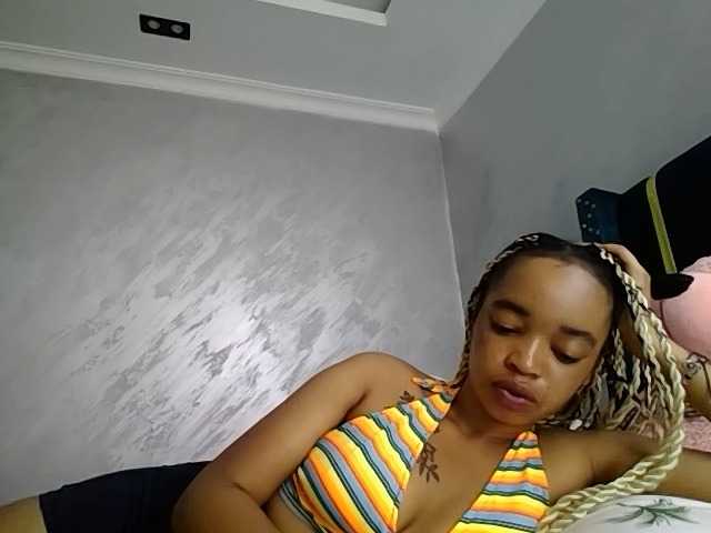 Jean022 live cam on BongaCams