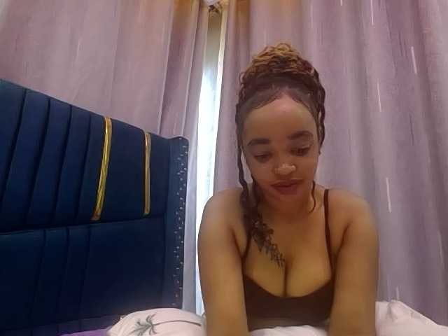 Jean022 live cam on BongaCams