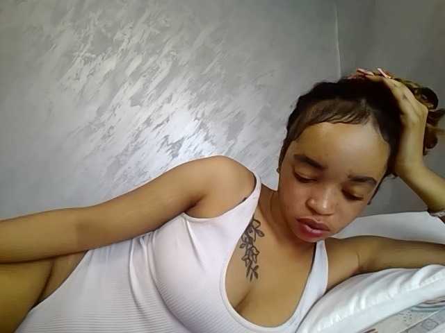 Jean022 live cam on BongaCams