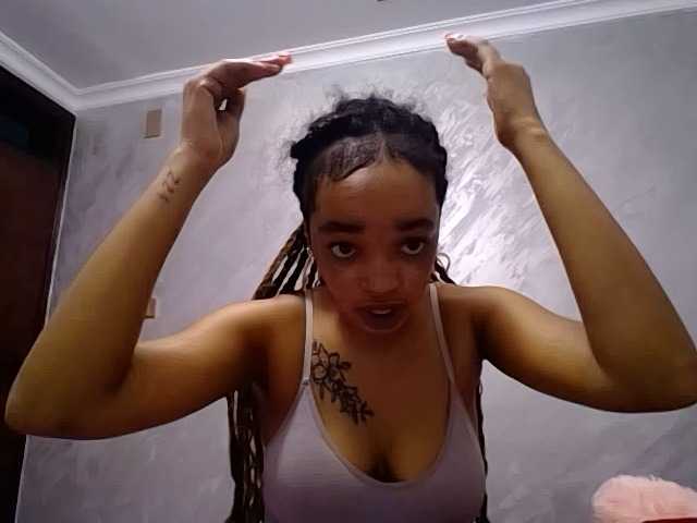 Jean022 live cam on BongaCams