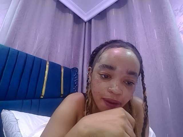 Jean022 live cam on BongaCams