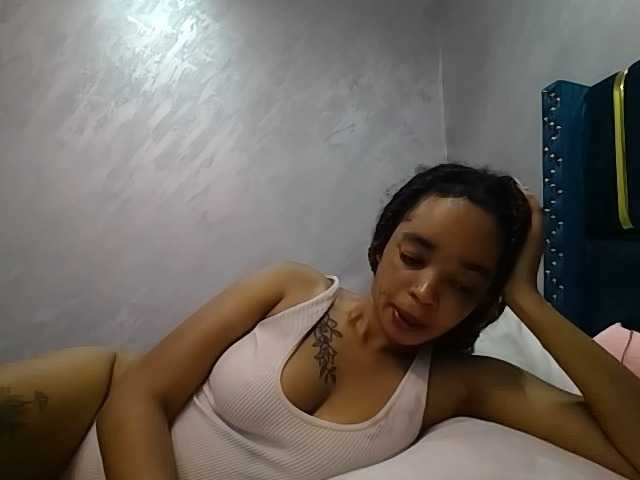 Jean022 live cam on BongaCams