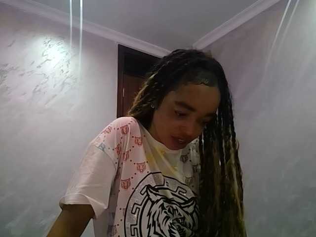 Jean022 live cam on BongaCams