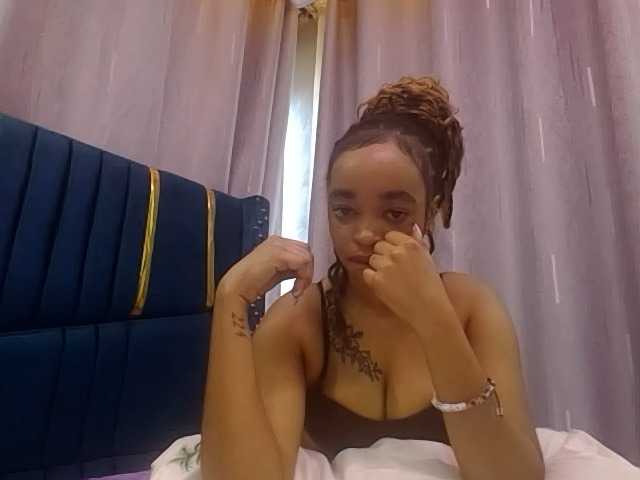 Jean022 live cam on BongaCams