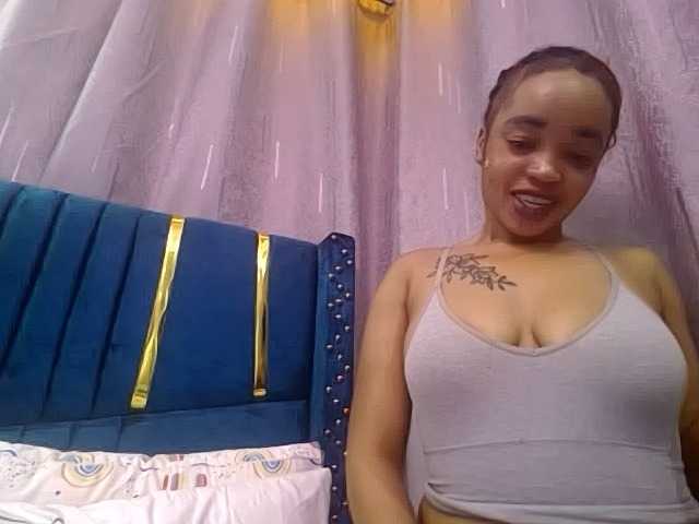 Jean022 live cam on BongaCams