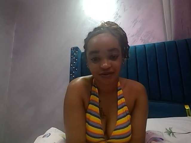Jean022 live cam on BongaCams