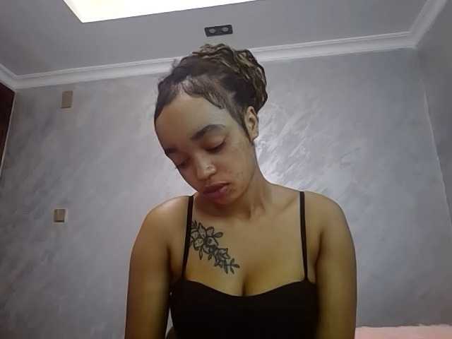 Jean022, live now on BongaCams