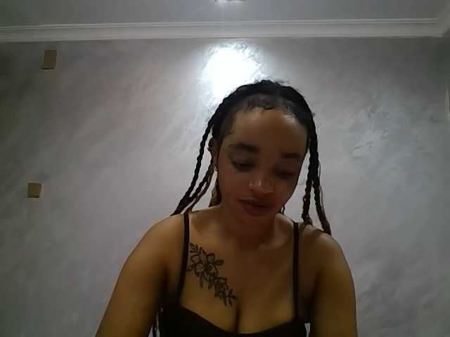 Jean022 live cam on BongaCams