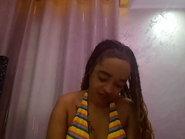 Jean022 live cam on BongaCams